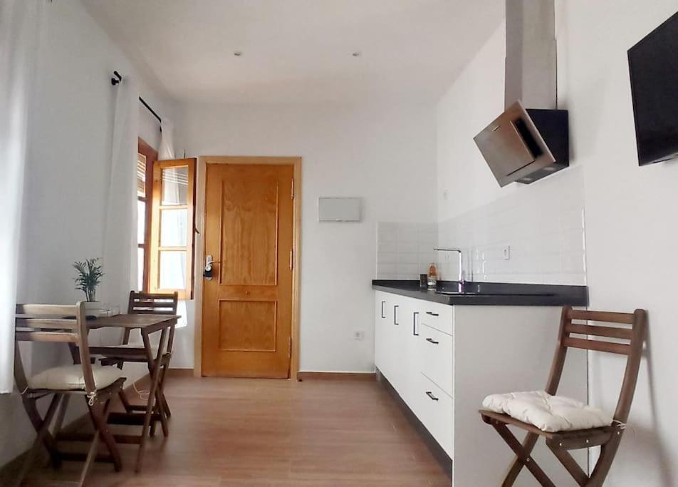 Limerencia: Tu Hogar En Este Blanco Pueblo Frigiliana Exterior photo